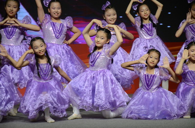 奎文區(qū)‘周末藝相逢’全民才藝秀活動(dòng)啟動(dòng)，兒童舞蹈表演服務(wù)閃耀登場(chǎng)